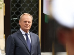 Premier Tusk zlecił w KPRM przygotowanie rozwiązań ws. ochrony seniorów przed „naciągaczami”