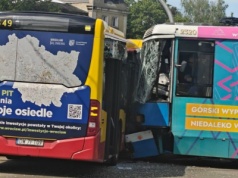 Zderzenie tramwaju z autobusem. Ogromne korki trwały wiele godzin.