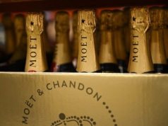 Kiedy bąbelki nie wystarczą, luksusowy sektor liczy straty. Moët zwolni 1200 pracowników