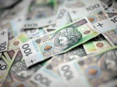 Zakaz płacenia gotówką już niedługo. Unia Europejska przyjęła przepisy wprowadzające limity