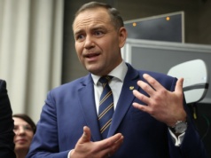 Karol Nawrocki działał w fundacji "Świat Wrażliwy", która miała wspierać osoby w trudnej sytuacji życiowej