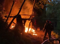 Pożar altanki przy ulicy Wiejskiej. Nocna interwencja strażaków