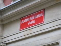 Darowizna między małżonkami bez VAT. Skarbówka wydała korzystną interpretację
