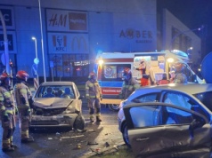 Wypadek na skrzyżowaniu dróg! Dwóch podróżujących wymagało pomocy medycznej.