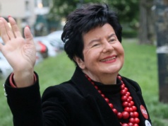 Majątek Senyszyn może wielu zaskoczyć. 3 samochody to początek, "imperatorka" ma się czym pochwalić