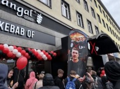 Tłumy w kolejce po kebaby Podolskiego. Byłam na otwarciu lokalu słynnego piłkarza