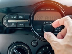 Mandat za radio w aucie nadal obowiązuje. Stawki na 2025 rok