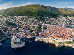 Bajeczna Chorwacja. Zabytki, Adriatyk i cevapcici