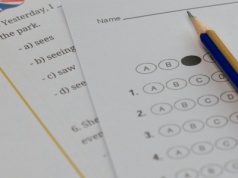 Egzamin ósmoklasisty 2025: Słownictwo i gramatyka z języka angielskiego. Co musisz umieć?