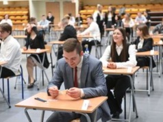 Matura 2025. Matematyka rozszerzona - jak wygląda egzamin? Co można mieć ze sobą, przecieki, co było i co może być