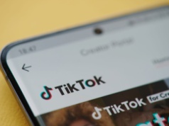 Fałszywe profile TikTok uczniów w Danii 2025: Dwóch uczniów usuniętych ze szkoły