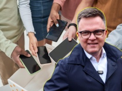 Hołownia: Koniec smartfonów w szkołach