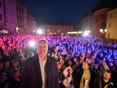 Zandberg w Krakowie: „Bankructwo PO-PiS-u widać tu jak na dłoni. Młodzi nie mają gdzie mieszkać, nie mają za co studiować, a kolejki do lekarza to śmierć na raty”