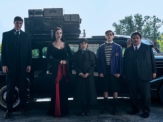 Upiorna rodzinka Addamsów na nowym zdjęciu z 2. sezonu Wednesday