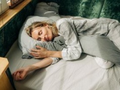 Jak często powinniśmy zmieniać piżamę? Wiele robi to za rzadko. "Pożywka dla bakterii i zarazków"