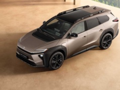 Oto zupełnie nowa Toyota dla rodzin. Ma do 380 KM i wielki bagażnik