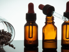 Tworzenie naturalnych perfum: Łączenie olejku z kadzidłowca z codziennymi zapachami