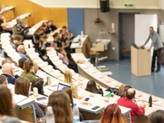 Przyłapała nauczyciela na korzystaniu z ChatGPT. Studentka chce zwrotu czesnego