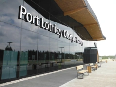 Problem z dotarciem na polskie lotnisko. „Autobusy tylko w poniedziałki i piątki”
