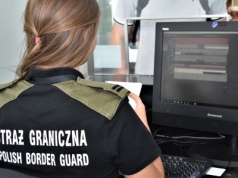 Czworo poszukiwanych zatrzymanych po przylocie do Poznania