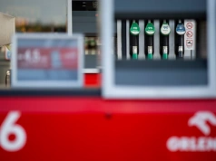 Cud na stacjach czy kiełbasa wyborcza? Ceny paliw najniższe od trzech lat