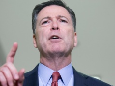 Były dyrektor FBI ułożył na plaży 
