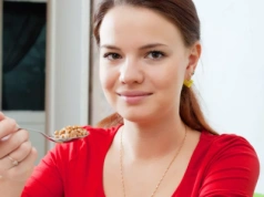 Te objawy mogą wskazywać na celiakię. Jedyna forma leczenia