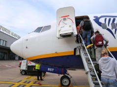 Ryanair zwróci pasażerom po 150 euro. Turyści wygrali w sądzie