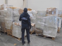 Zamiast oryginałów – tanie imitacje. Wykryli 11 ton damskich torebek
