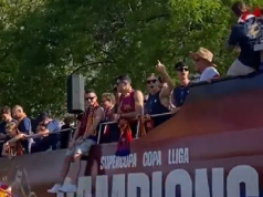 Szczęsny w centrum fety mistrzowskiej! Powstała przyśpiewka [WIDEO]