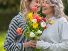 Fajne prezenty na Dzień Matki. Aż 40 pomysłów, które ucieszą twoją mamę [LISTA]