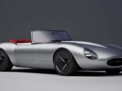 Ten bardzo odważny Jaguar E-Type ma dobrego „ojca”. Stoi za nim Ian Callum.