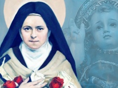 Mimo iż żyła w klasztorze, jest patronką misji. Obchodzimy 100-lecie kanonizacji św. Teresy z Lisieux