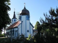 Niby zwykła wieś na Mazurach, a kryje wielką historię. Ma jezioro, klasztor i wiekowe domy