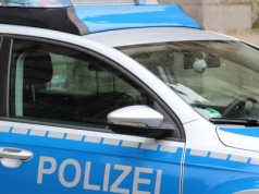Atak nożownika w Berlinie. Policjant walczy o życie, napastnik na wolności