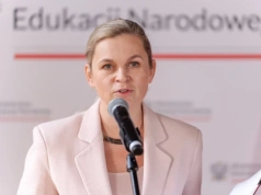 Szkoła w Chmurze pod ostrzałem. MEN stawia jasną granicę