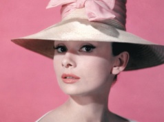 Oto najmodniejsza fryzura na wiosnę i lato 2025. Przed laty nosiła ją Audrey Hepburn