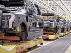 Ford stracił miliony przez kradzieże części. Zatrzymano cztery osoby