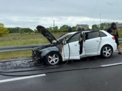 Pożar audi na drodze ekspresowej S3 w Gorzowie