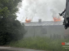 Tarnów. Płoną baraki przy ul. Krzyskiej