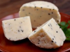 Zachwycamy się oscypkiem, a ignorujemy inny polski ser. Lepszy niż mozzarella