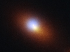 Teleskop Hubble'a namierzył wędrującą masywną czarną dziurę