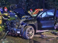 Tragedia na Modlińskiej. Rodzice zginęli w nowym mercedesie. W domu zostawili malutką córeczkę