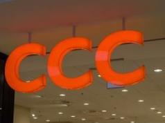 W CCC na promocji sandałki TOP 1 dla 60-tki. Leciutkie jak chmurka też od Lasockiego za 99 zł