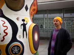 Jak wielki totem. Nowa rzeźba na Starym Rynku w Poznaniu