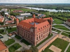 Krzyżacy mieli tu swoją twierdzę. Pozostał zamek i pałac dla ukochanej. Trzeba to zobaczyć