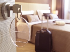 Nocowałem w ponad 500 hotelach. Oto dwie czerwone flagi przy rezerwacji i trzy, po których natychmiast chcę się wymeldować