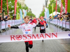 Rossmann Run 2025. Mini bieg ulicą Piotrkowską, na starcie blisko 1400 zawodników [ZDJĘCIA]