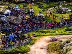 WRC. Rajd Portugalii. Kajetan Kajetanowicz z przebitą oponą