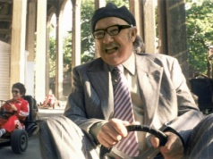 Ostatnia wielka rola Gene'a Hackmana. Narzekał, że za mało mu za nią zapłacili
